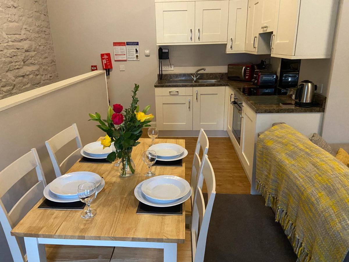 Brampton Holiday Homes - The Mews Apartment ภายนอก รูปภาพ