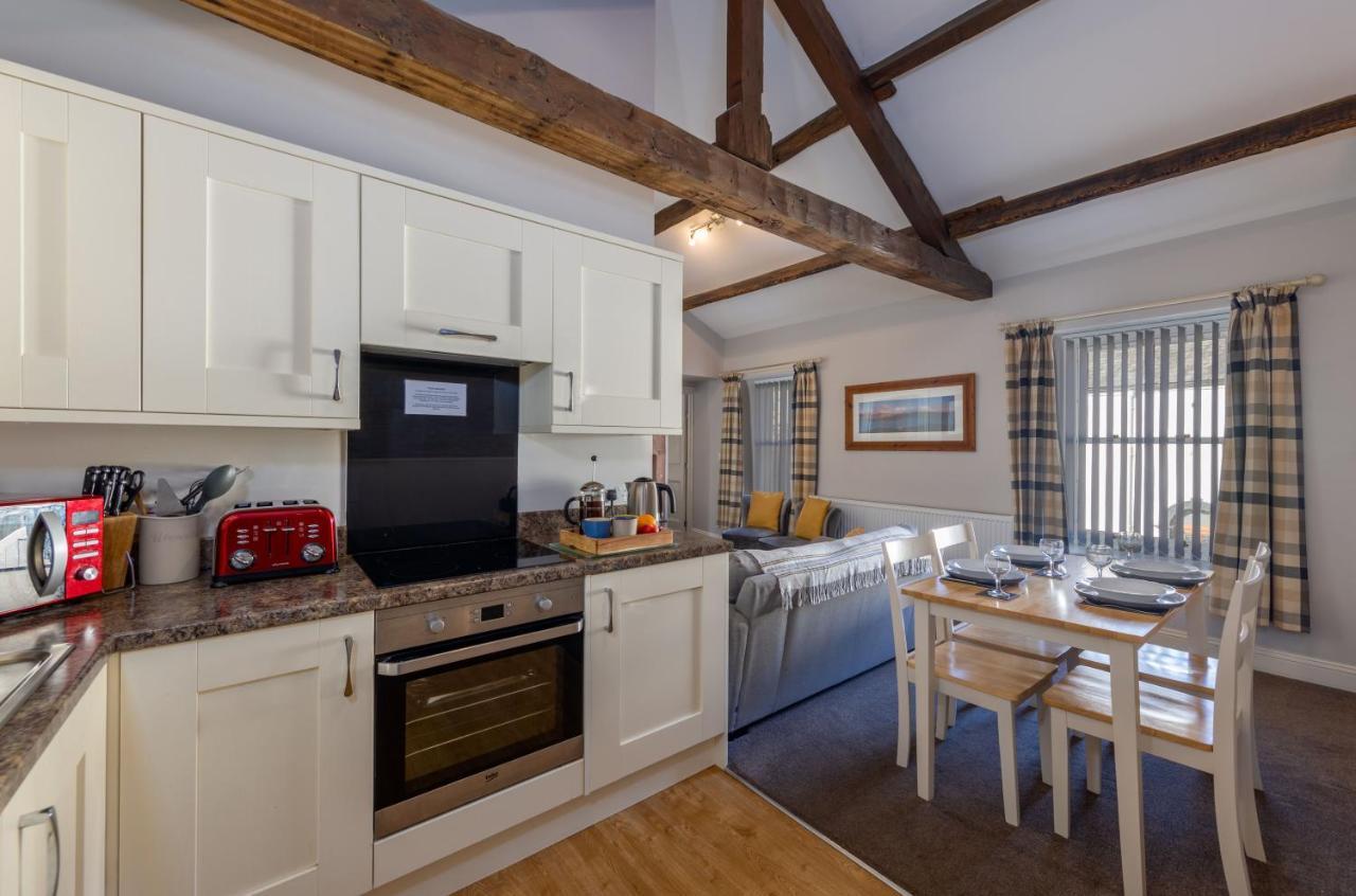 Brampton Holiday Homes - The Mews Apartment ภายนอก รูปภาพ
